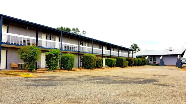 Snow Season Motor Inn