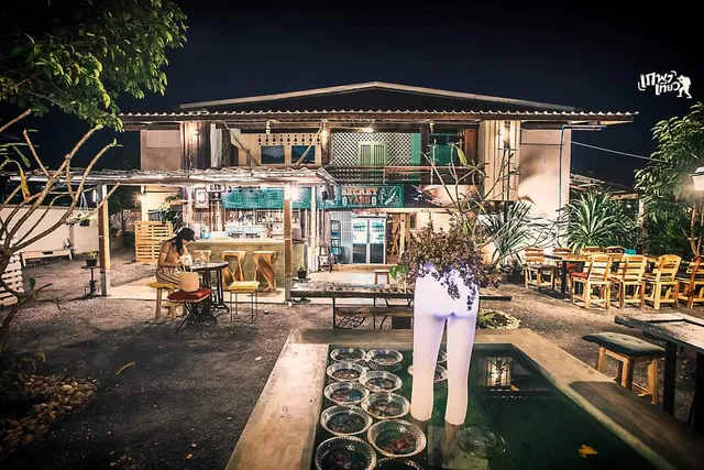 Hug Her Him Nan hostel