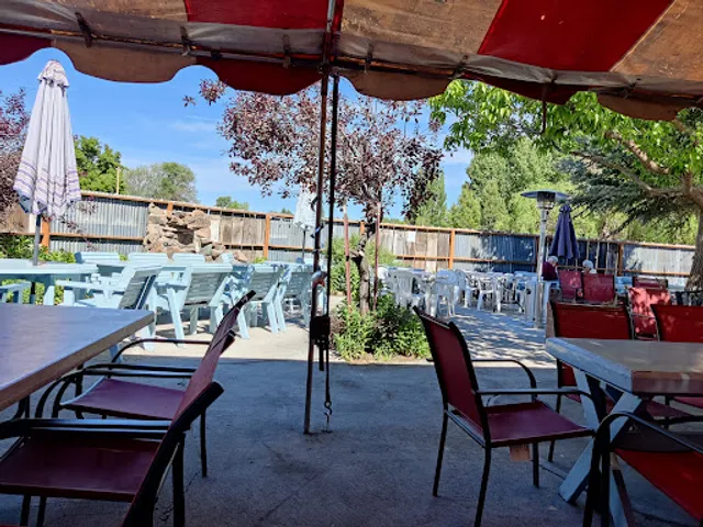 Mia & Pia's Pizzeria & Brewhouse