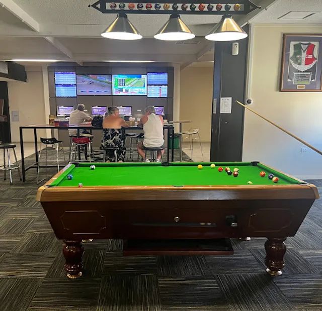 MEDINA TAVERN Sports Bar & Grill