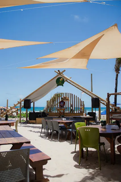 O Lôro Praia do Flamengo: Barraca de Praia, Restaurante, Bar, Salvador BA