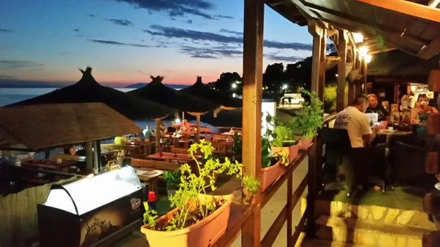 LUNGO MARE RESTAURANT-APARTMENTS