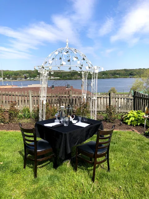 Crane & Pelican Cafe