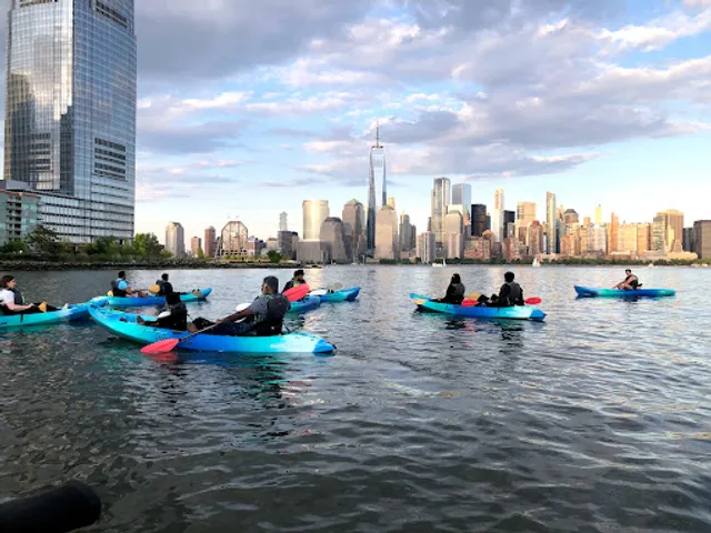 Urban Paddle Kayak Tours, Lessons & Kayak Trips