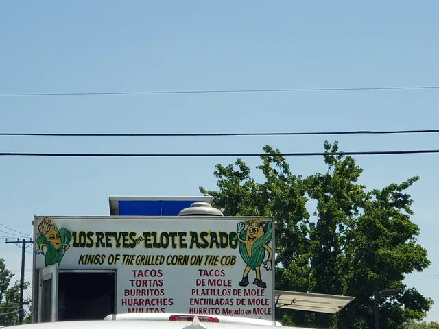 Los Reyes del Elote Asado