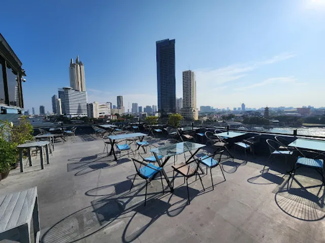 River Vibe Bar & Restaurant