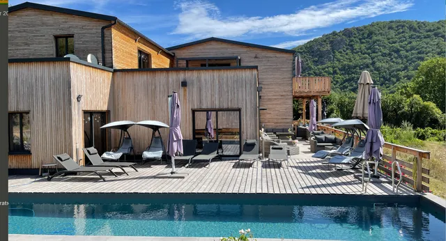 Le Volcan des Sens : Location chambres d'hôtes de charme de luxe, terrasse, spa privatif, piscine, en Auvergne dans la Vallée de l’Alagnon proche Blesle à Torsiac Haute-Loire, Auvergne-Rhône-Alpes, Séjours insolites, Romantique, Bien-être en Écolodge