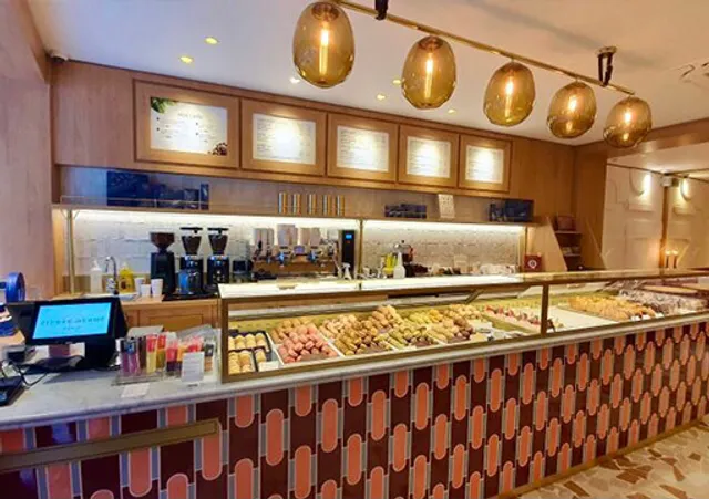 LE CAFÉ PIERRE HERMÉ PARIS