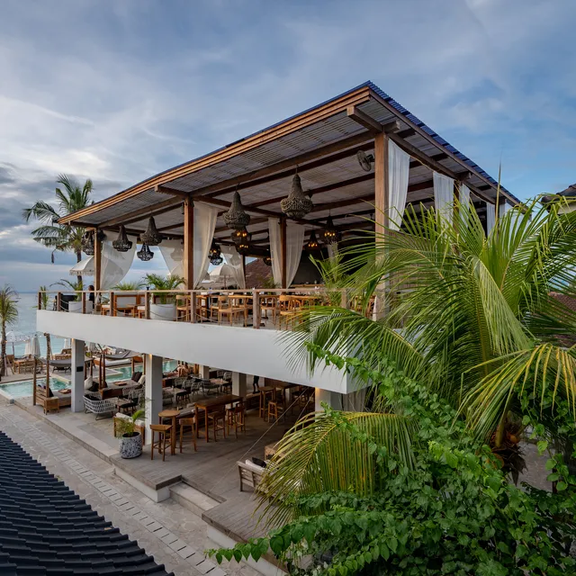Ohana's - Beach Club, Restaurant & Boutique Beachfront Resort