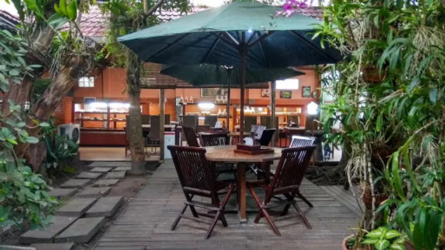 Warung Garasi Mbok Deso