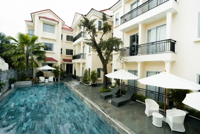 Full Moon Apartments