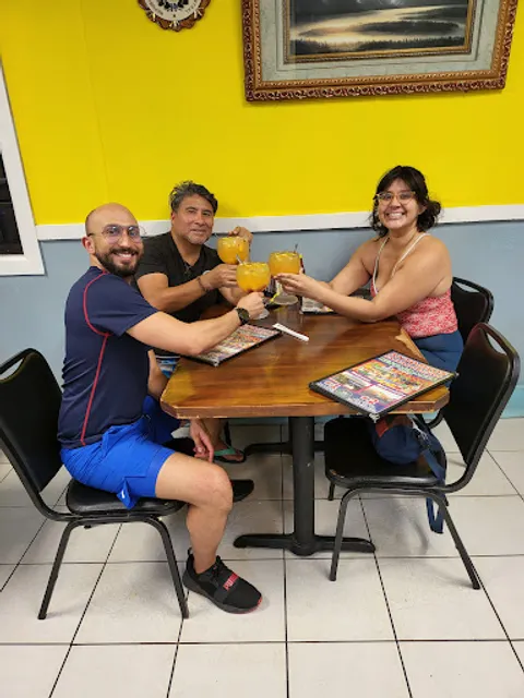 Antojitos Salvadorenos