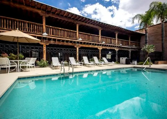 Comfort Suites Tucson near Sabino Canyon