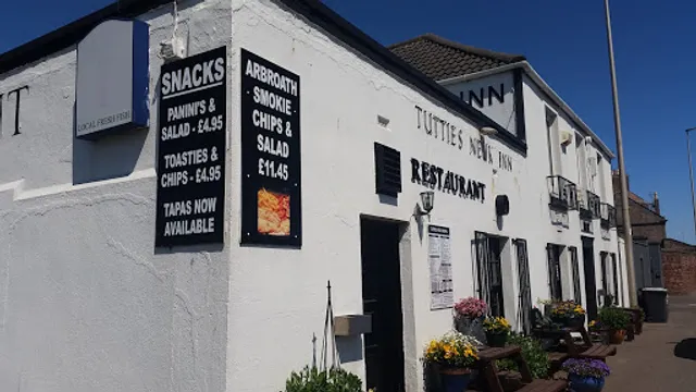 Tutties Neuk Inn