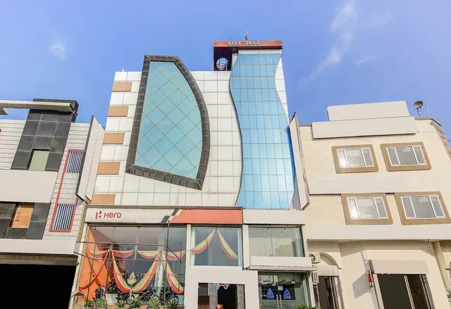 OYO 27999 Hotel Deep