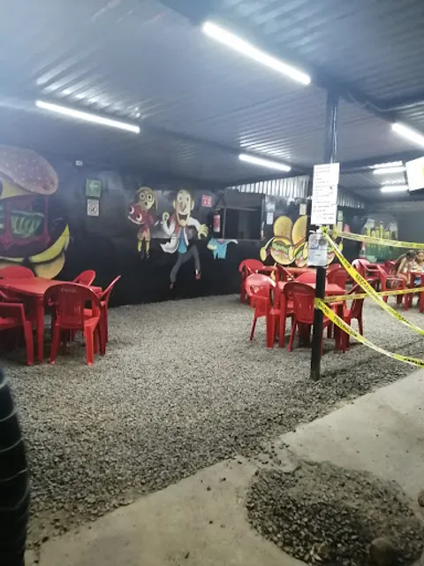 HAMBURGUESAS Y JOCHOS AL CARBÓN