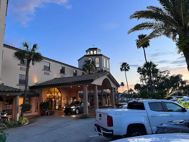 Chicanes Restaurant & Bar