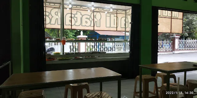 Rumah Makan Rata Rata