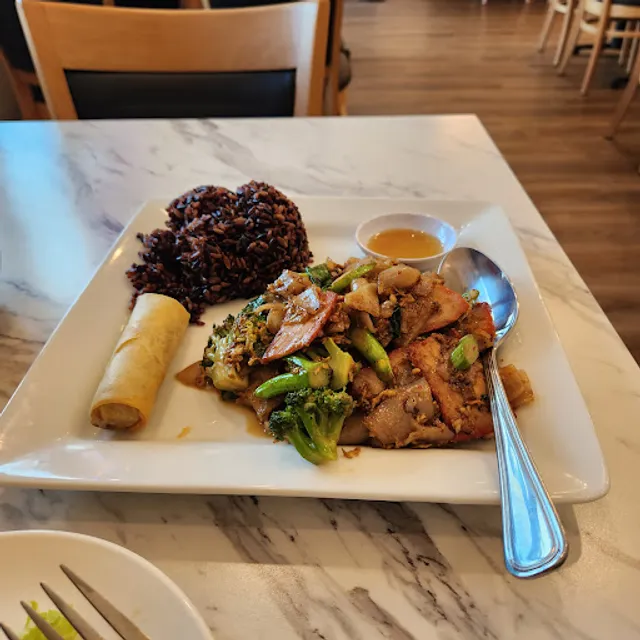 Luv 'n Eat Thai Cuisine Moorpark