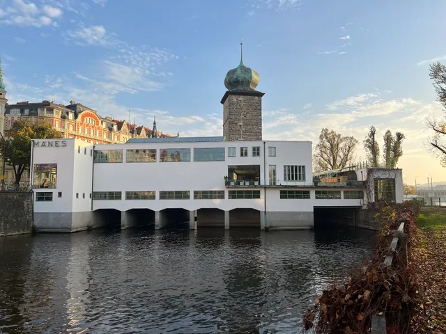 Manes Exhibition Hall