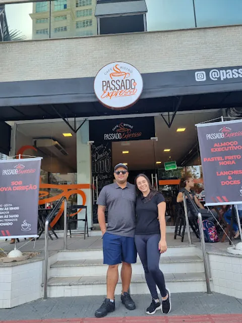 PASSADO OU EXPRESSO CAFÉ E BISTRÔ