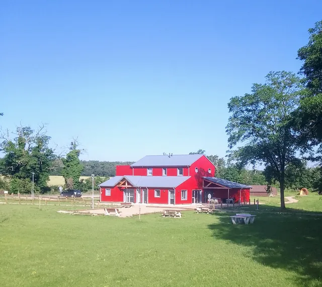 Camping La halte du canal de Luthenay-Uxeloup