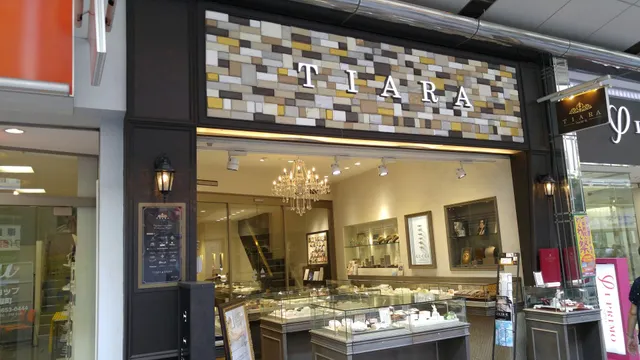 TIARA ティアラ