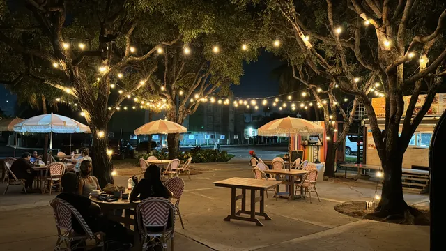 Tin Ferl Paradise Food Truck Park