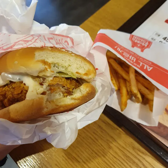 맘스터치 하양점