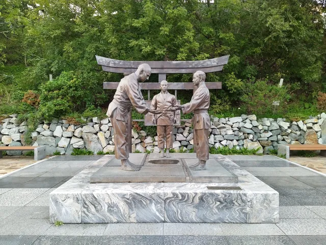 Monument of V. S. Oschepkov (First Russian judoka) and Jigorō Kanō (Japanese judo master)