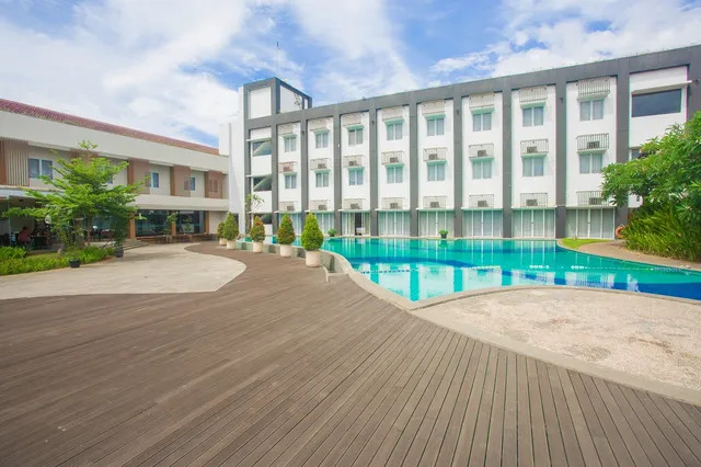 Front One Akshaya Hotel