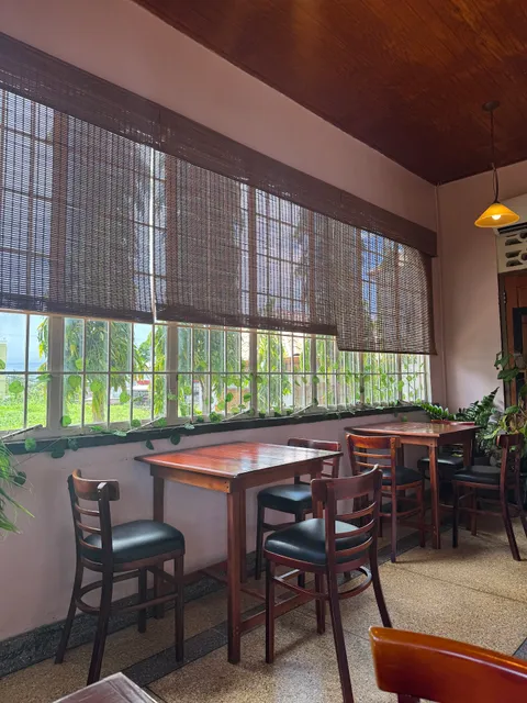 Bisou Bistro & Cakery