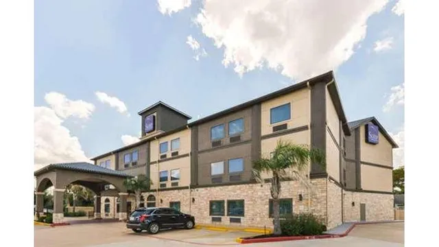 Sleep Inn & Suites Near Downtown North