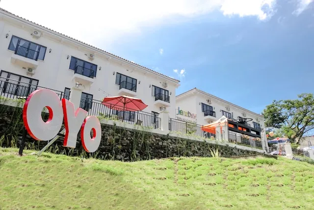 OYO 1352 Jember Town Square Residence