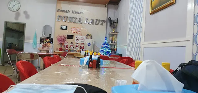 Rumah Makan Dunia Laut