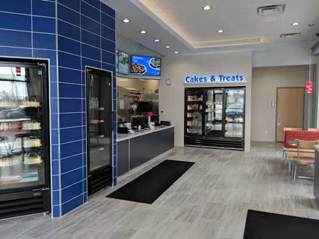 Dairy Queen West (Treat and Cakes)