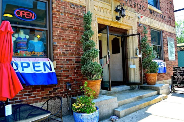 Maverick House Tavern