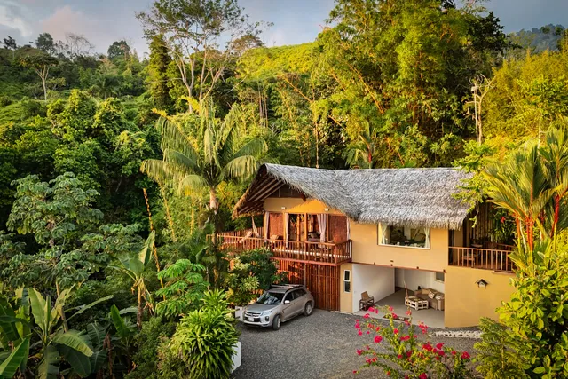 Pura Vida Ecolodge