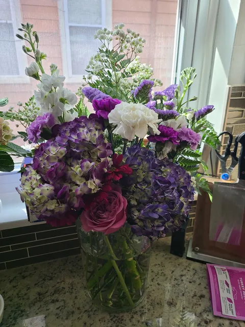 Betty's Flowers & Gifts