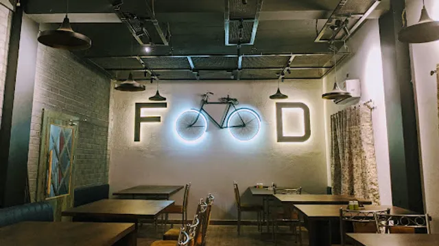 Gayatri Restaurant & Cafe