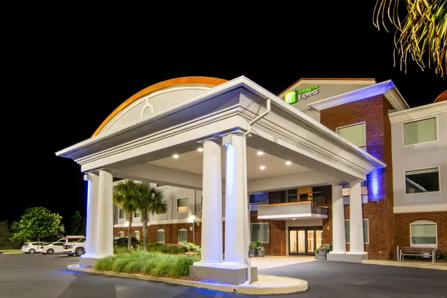 Holiday Inn Express & Suites Foley - N Gulf Shores by IHG