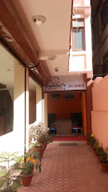 Traveler's Holiday Inn