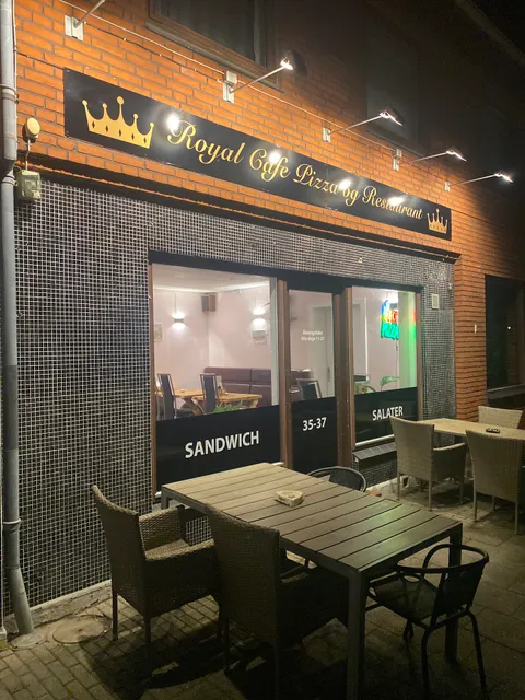 Café Royal & Pizza Restaurant