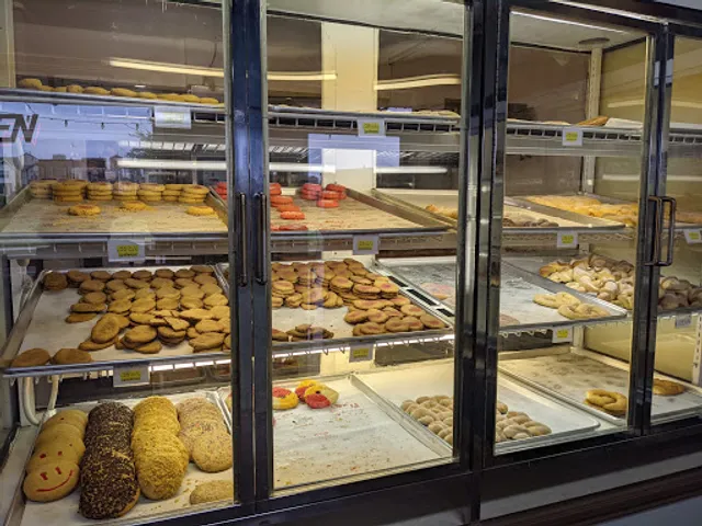 La Estrella Y Familia Bakery