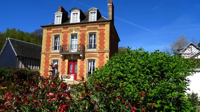 L'Ajoussienne: Gîte à la campagne, idéal randonnées, proche château Beaumesnil et Conches-en-Ouche, dans l'Eure, en Normandie
