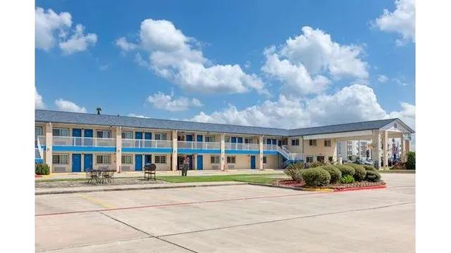 Days Inn by Wyndham Baytown Garth Road I10 East