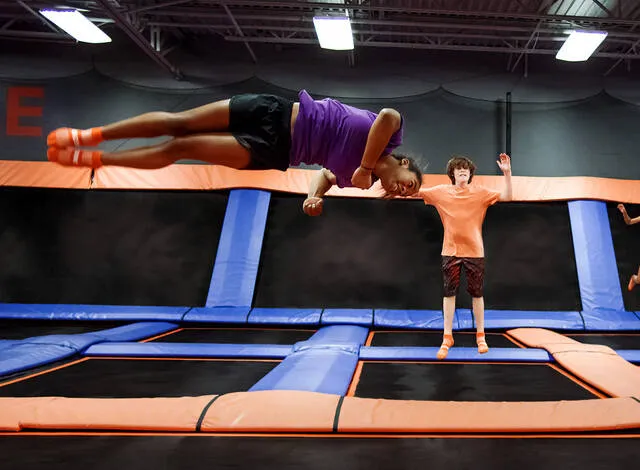 Pauley's Pizza / Sky Zone Bowie