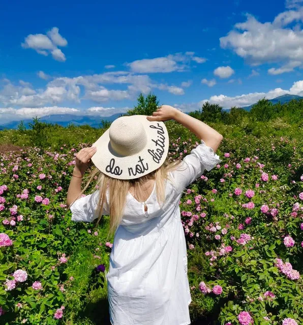 Градини с Маслодайна Роза (Rose Damascena)