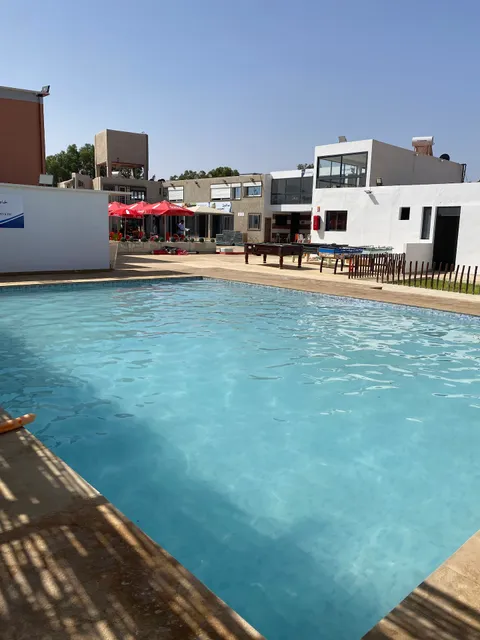 Safi Vacances : Salle des fêtes, Maison d'hôtes, Café, Restaurant, Piscine, Parc de jeux, Terrain de foot & Salle de sport. .