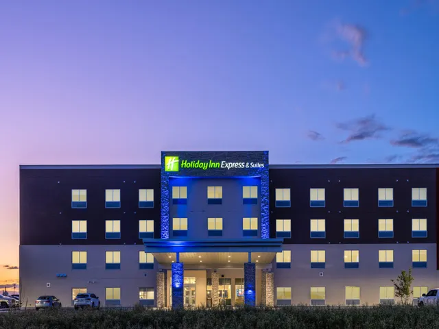 Holiday Inn Express & Suites Watertown by IHG